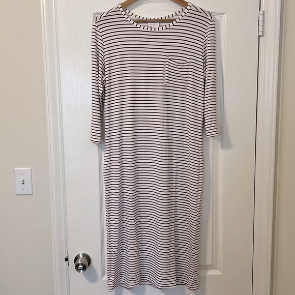 Plain Jane Dresses & Skirts - Plain Jane 3/4 sleeve midi dress